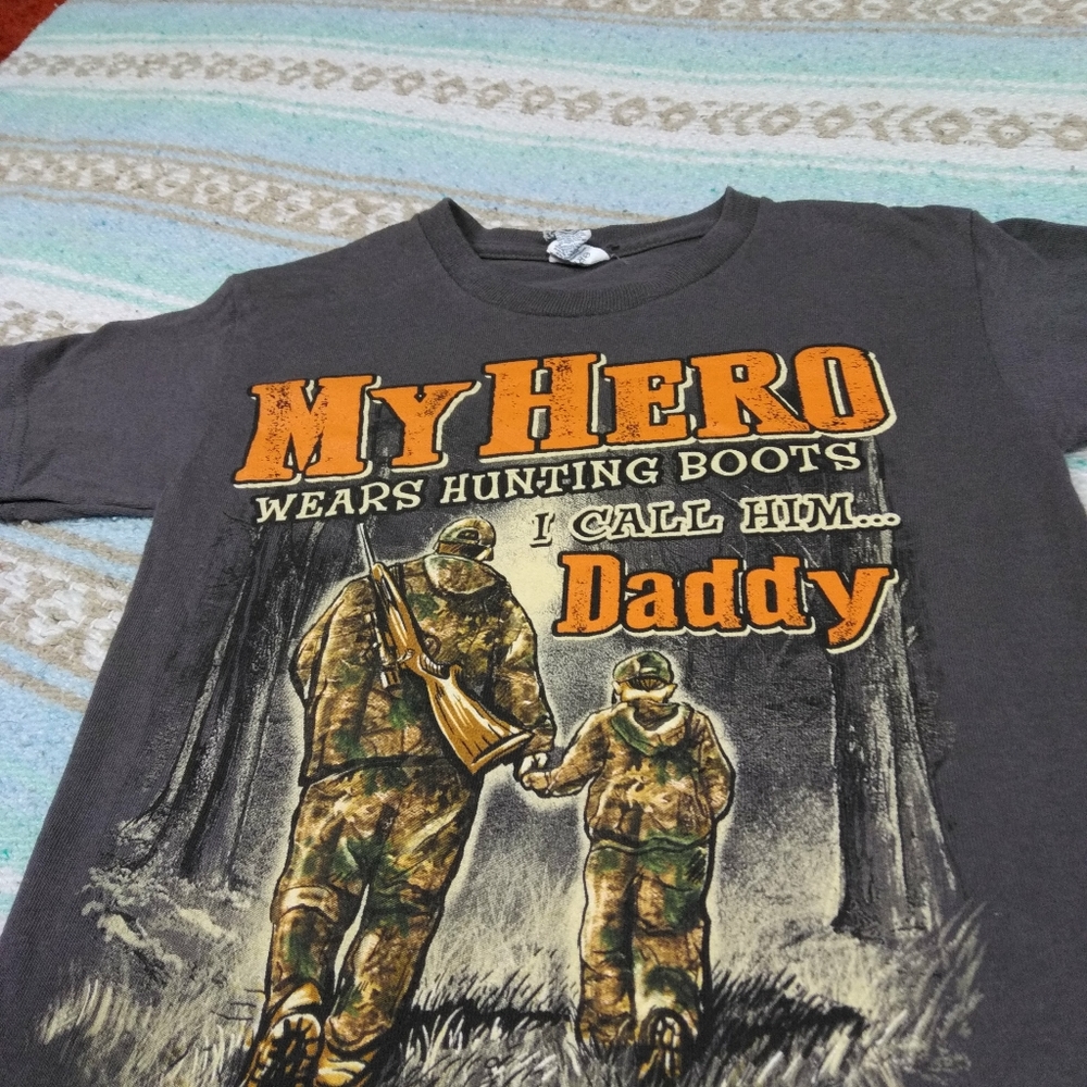 VINTAGE HUNTING DADDY GRAPHIC TEE